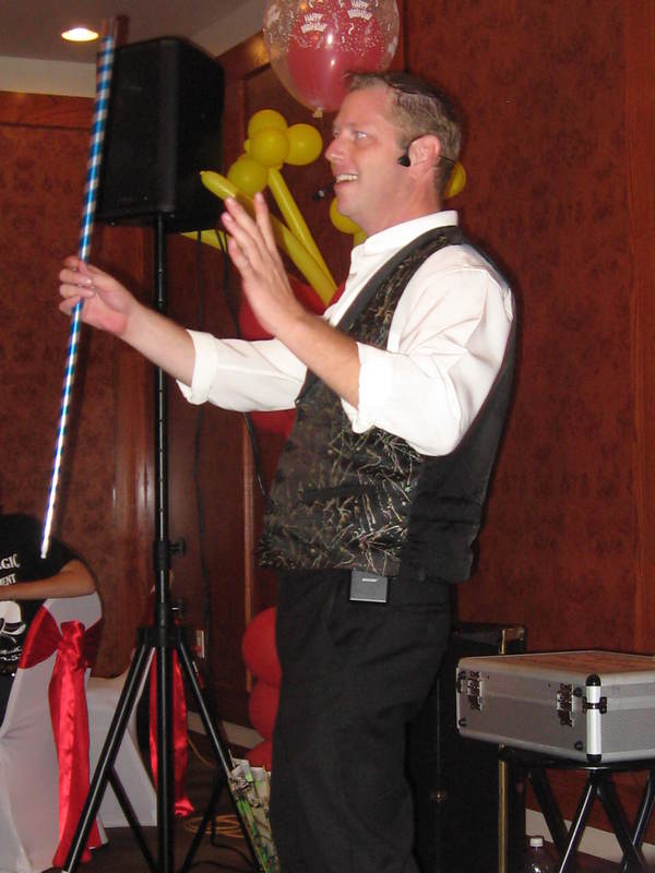 <img> Everyone has fun and laughter with comedy magician in Dallas / Ft. Worth at corporate events and parties