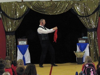 Dallas Magician entertains for birthday parties and special events