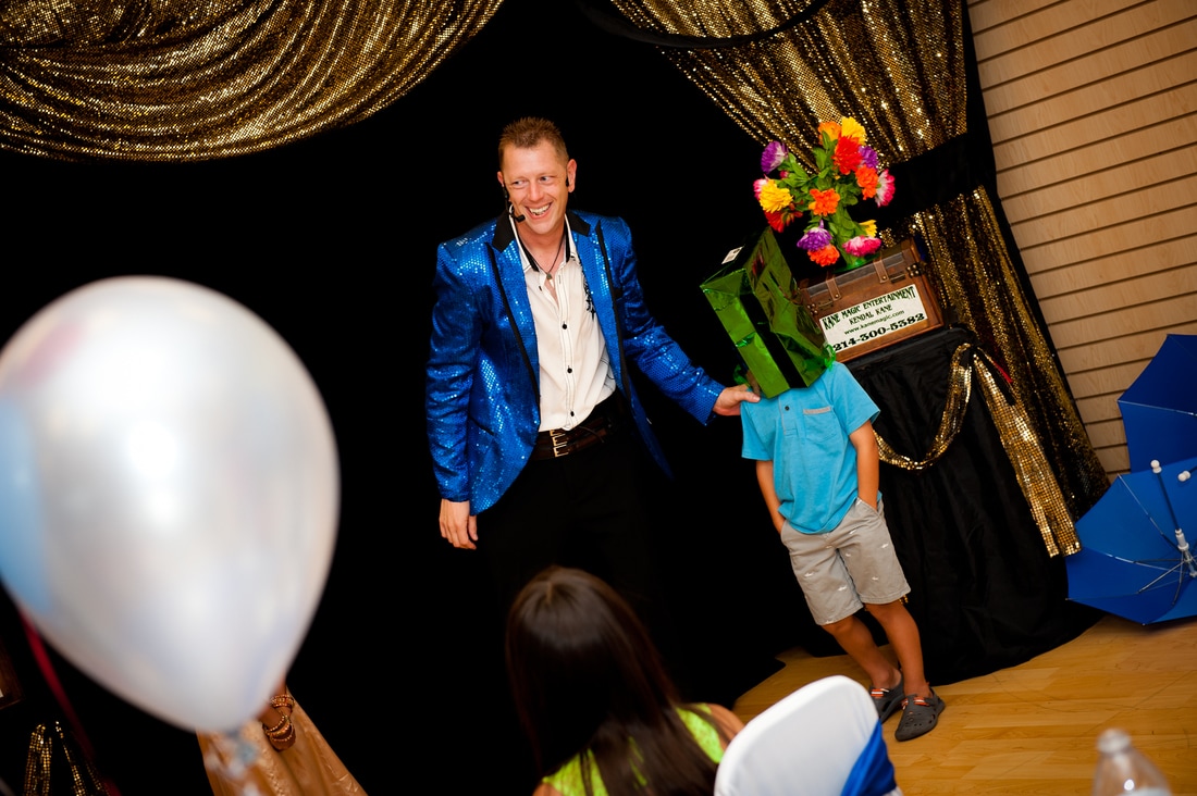 Waco birthday magician special ist Kendal Kane entertains  entertains at kids parties