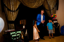 Dallas / Fort Worth magician entertains with magic for parties