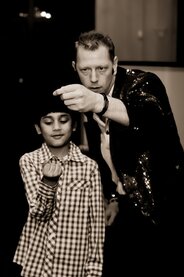 Dallas / Fort Worth magician Kendal Kane magic shows for kids and having fun with magic shows for children and birthday party magician.